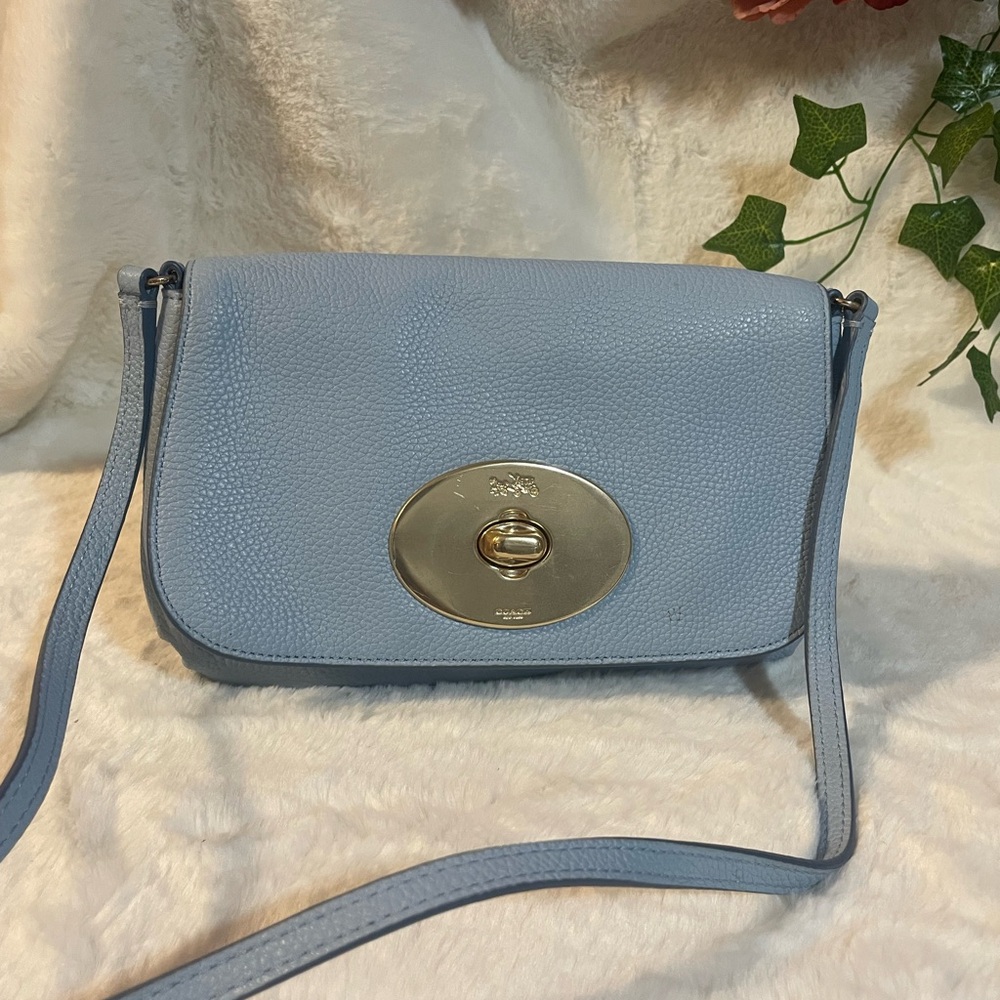 ****VINTAGE COACH LEATHER Powder Blue Crossbody Bag with Gold Clasp